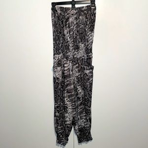 Analogy Strapless Capri Jumper size medium Excellent Condition